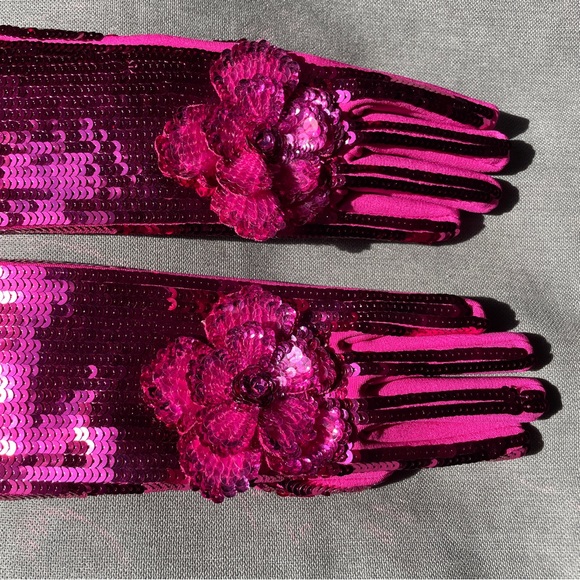 SOLD VALENTINO Runway Sequin Gloves NWT - Picture 2 of 8